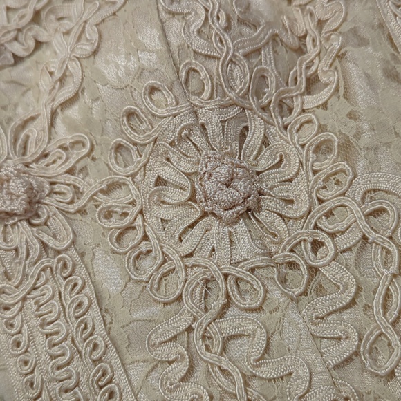 SUE WONG EMBROIDERED AND LACE COCKTAIL DRESS - Picture 15 of 15